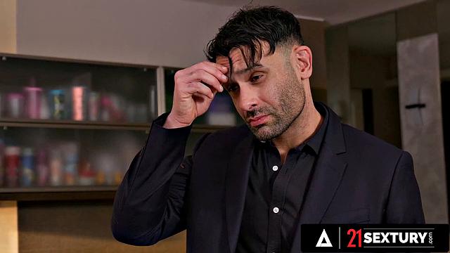 21 SEXTURY - Sexy Veronica Leal Opens Her Ass And Pussy For Hot DP Threesome With Two Big Cocks