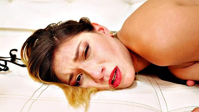 Violetta: Beautiful Swallower