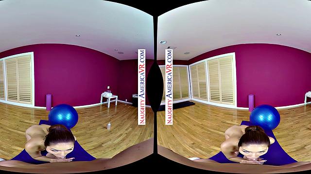 Sami Parker после йоги согнулась - теперь готова к большому траху с юмором и растяжкой.