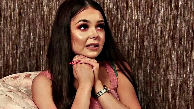 Sweet voyeur teases guy with BBC