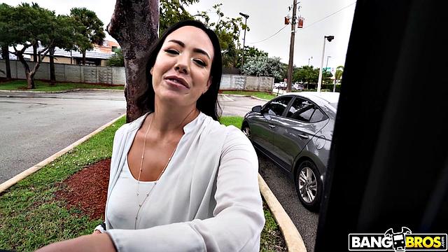 Шефиня опаздывает на встречу и выкупает свой проезд натурой в автобусе с Preston Parker и Kitten Latenight - вот это переговоры!