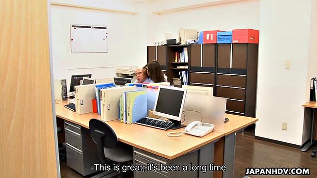 Office girl Mimura enjoys group sex