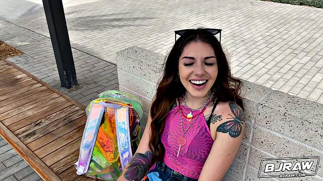 бренна сосёт и трахается на диване