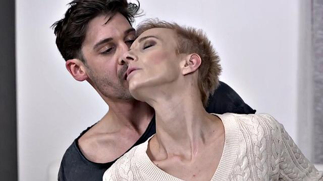 Grey gilf dickriding after seduction in erotic couple