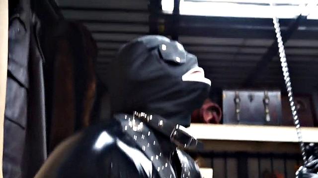 Pawn guy sucks two cocks in threesome in meeting room