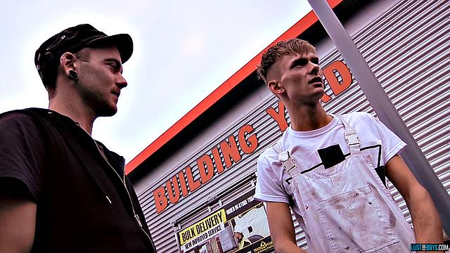 Мэтт Мак, Стефан Блэк и Дикон Хантер украшают твинка-декоратора