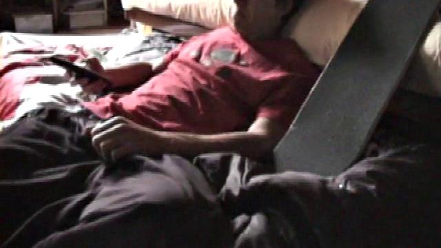 Amateur Jayden Masturbates