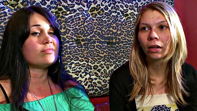 тринити забирает молодого парня домой и трахается с ним