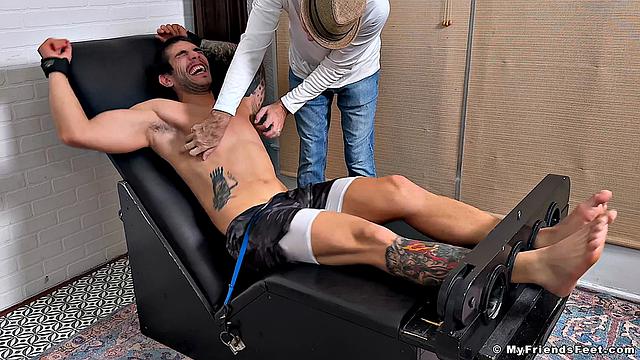 Vinni Gets Tickled - Vinni