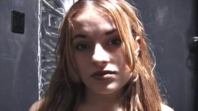 жаркая рыжая в жестких верёвках и с мокрой киской