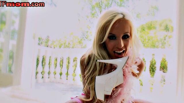 Blonde MILF bouncing on her beau