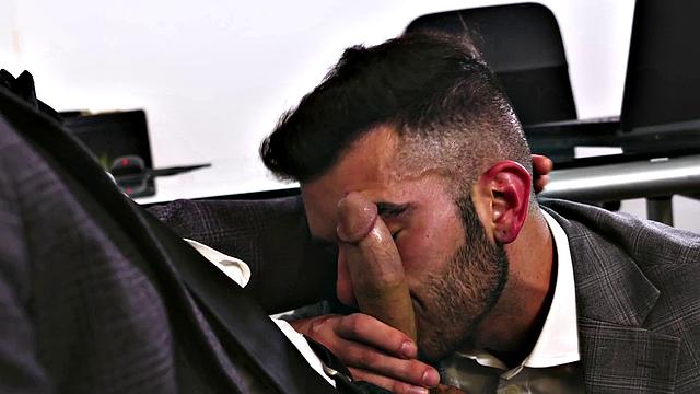 New York Realtor Fucks HR Honcho - RagingStallion