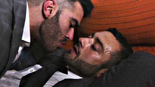 New York Realtor Fucks HR Honcho - RagingStallion