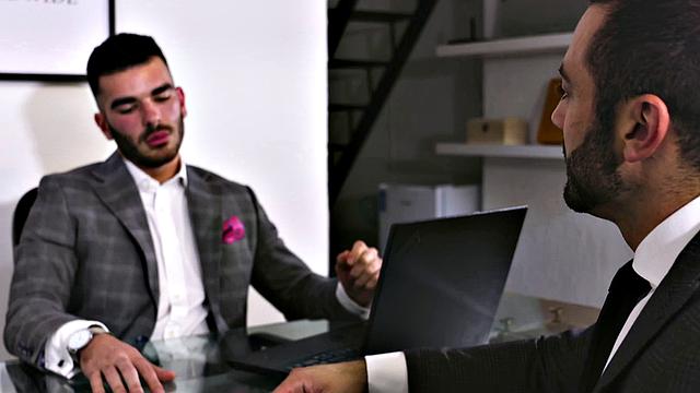 New York Realtor Fucks HR Honcho - RagingStallion