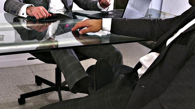 New York Realtor Fucks HR Honcho - RagingStallion