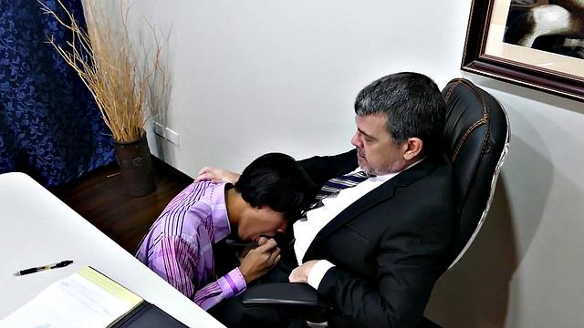 Asian twink sucking before breeded by DILF in office