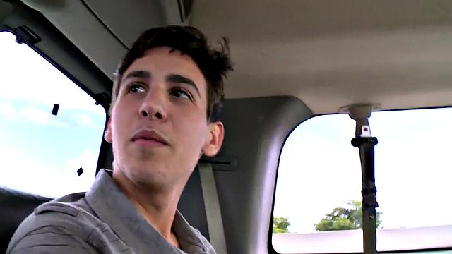 гетеро решился на мужика в фургоне-лучше, чем автостоп!