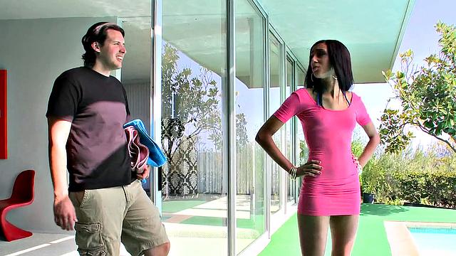 Latina hottie Laid takes a deepthroat and cowgirl ride outdoors