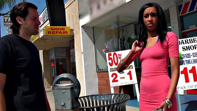 Latina hottie Laid takes a deepthroat and cowgirl ride outdoors