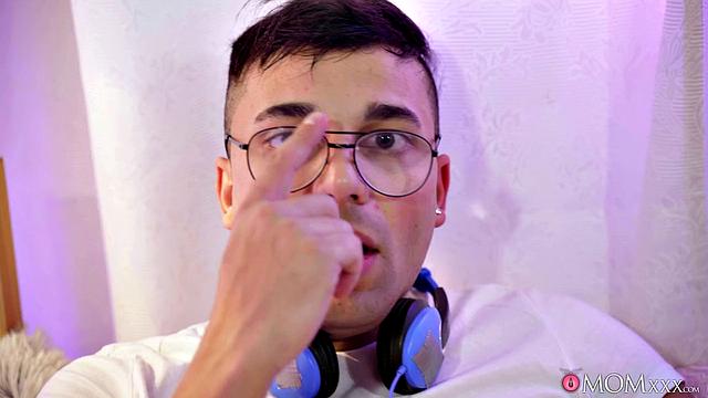 Double teamed by nympho babes