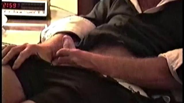 подбери дикого мужика на трассе и дай ему отсосать в тачке