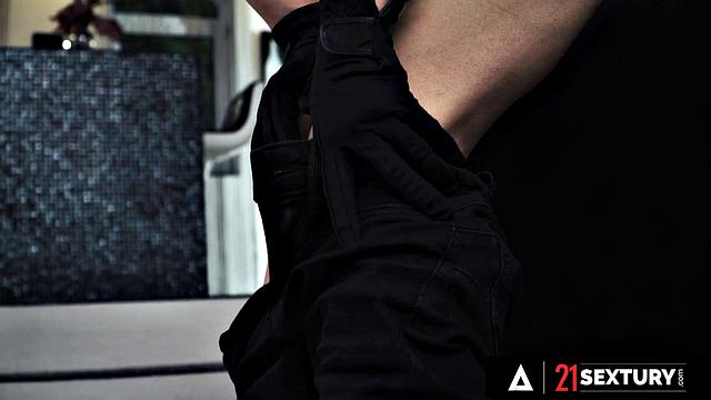 21 SEXTURY - Sexy Burglar Stacy Bloom Gets Caught And Receives Hard Anal By A Big Throbbing Dick!