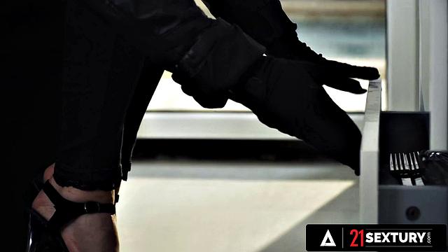 21 SEXTURY - Sexy Burglar Stacy Bloom Gets Caught And Receives Hard Anal By A Big Throbbing Dick!