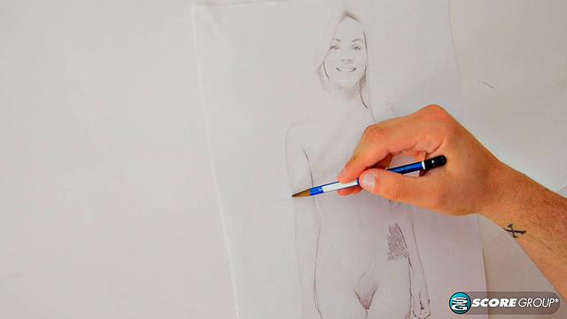 Nude Model Elsa Jean Gets Her Pussy Painted