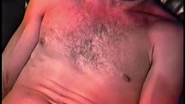 Damn, this guy turns me on! Lee is the epitome of what this site is all about. He's rugged, ragged, masculine, has a huge cock, is easy going and laid back, eager to please, but keeps his self esteem, and loves to show his stuff.