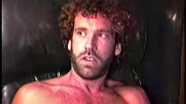 Damn, this guy turns me on! Lee is the epitome of what this site is all about. He's rugged, ragged, masculine, has a huge cock, is easy going and laid back, eager to please, but keeps his self esteem, and loves to show his stuff.