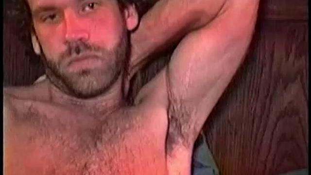 Damn, this guy turns me on! Lee is the epitome of what this site is all about. He's rugged, ragged, masculine, has a huge cock, is easy going and laid back, eager to please, but keeps his self esteem, and loves to show his stuff.