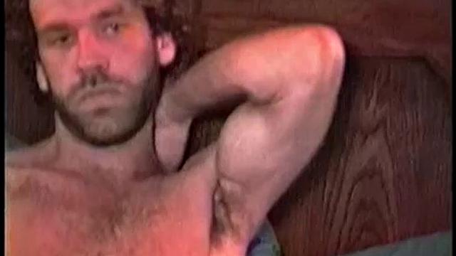 Damn, this guy turns me on! Lee is the epitome of what this site is all about. He's rugged, ragged, masculine, has a huge cock, is easy going and laid back, eager to please, but keeps his self esteem, and loves to show his stuff.