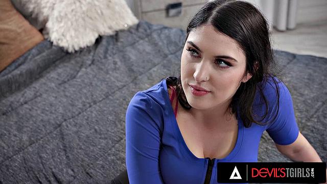 DEVILS TGIRLS - Дейдрим Дейзи превращает расставание в жёсткий анальный секс с транс-соседкой