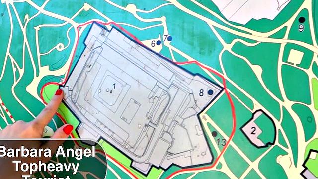 барбара энжел выгуливает сиськи на замке - с такими пушками даже стены краснеют