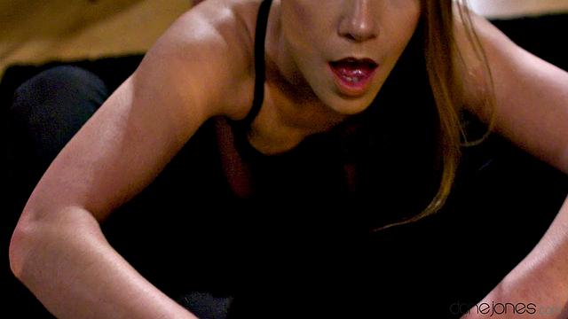 Private dance with POV blowjob