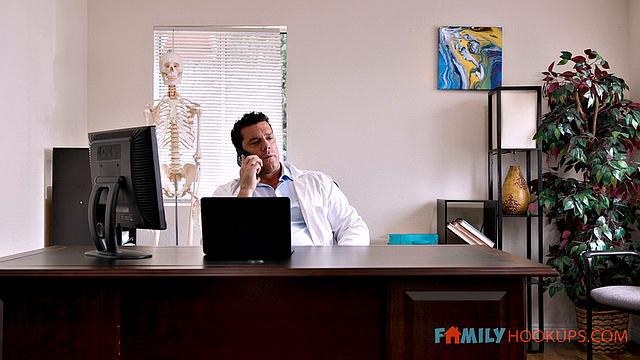 деми хокс скачет на члене рамона и кайфует