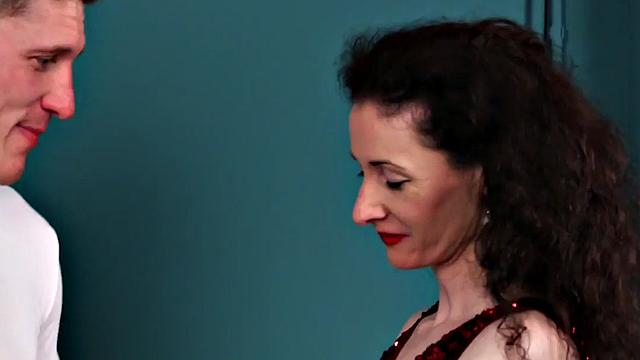 CFNM amateur HJ and BJ by dominant ladies in session