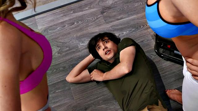 Roundass yoga cougar blowing and riding little guys dick