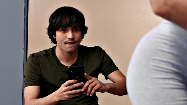 Roundass yoga cougar blowing and riding little guys dick