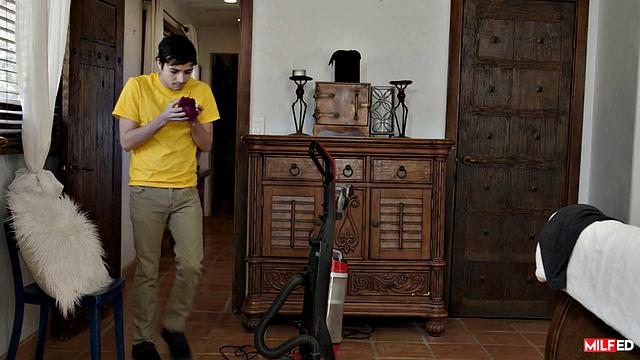 Stepson Fucks the Vacuum