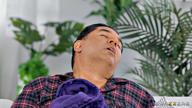 Алексия Андерс и Mz Dani жарко трахаются на вечеринке, игрушки в деле и страсть на пределе.