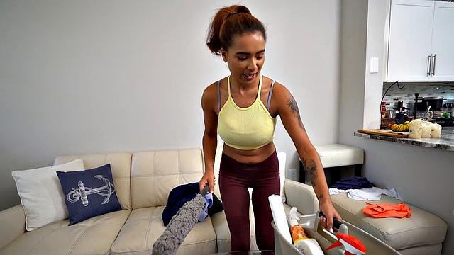 Busty amateur maid pussydrilled 4 cash after cleaning