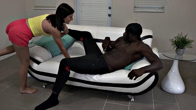 натали брукс кайфует с огромным черным хуем луи