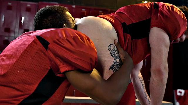 Sportive stud rimmed and barebacked in locker room