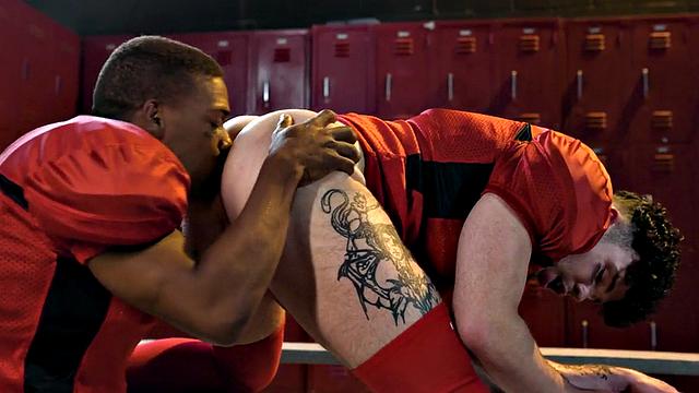 Sportive stud rimmed and barebacked in locker room