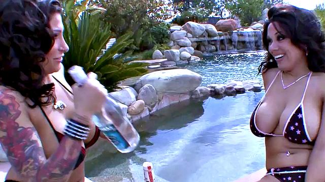 Busty inked MILFS enjoy 3some facesitting and pussybanging