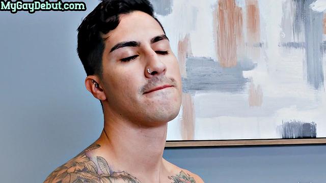 Handsome inked muscled stud solo wanking