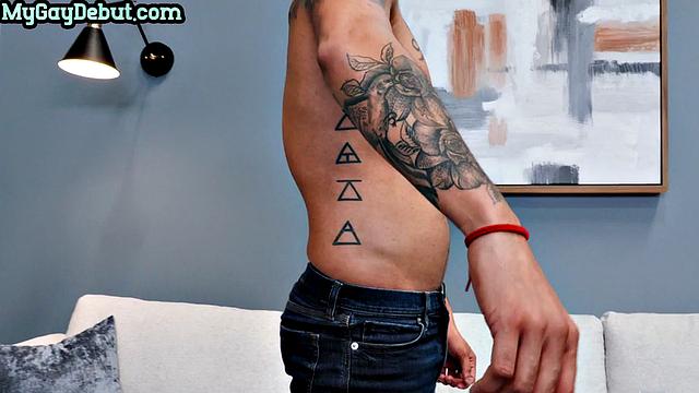 Handsome inked muscled stud solo wanking