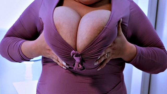 Oxana Minsk: Plump Pleaser