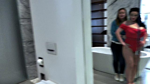 Joana Bliss Celebrates 30th Anniversary